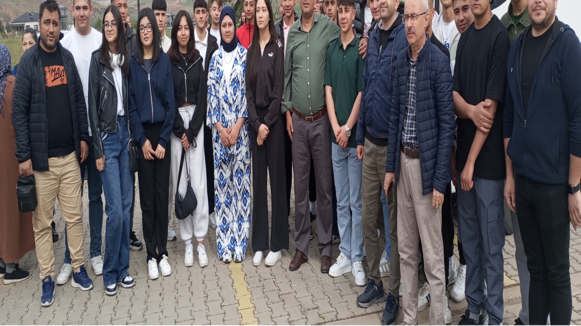 10. VE 11. SINIFLARIMIZI MESLEKİ ÇALIŞMALARINI YAPMAK ÜZERE ANTALYA İLİNE YOLCU ETTİK.