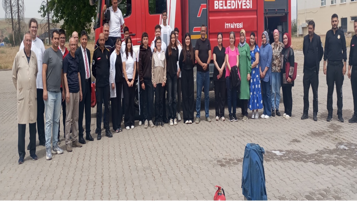KIRIKKALE BELEDİYESİ İTFAİYE MÜDÜRLÜĞÜNCE OKULUMUZDA YANGINA MÜDAHELE EĞİTİMİ VERİLDİ.